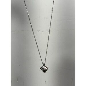 Clam Shell Necklace Pendant Genuine Pearl in Oyster Shell 18k GP White‎ Gold